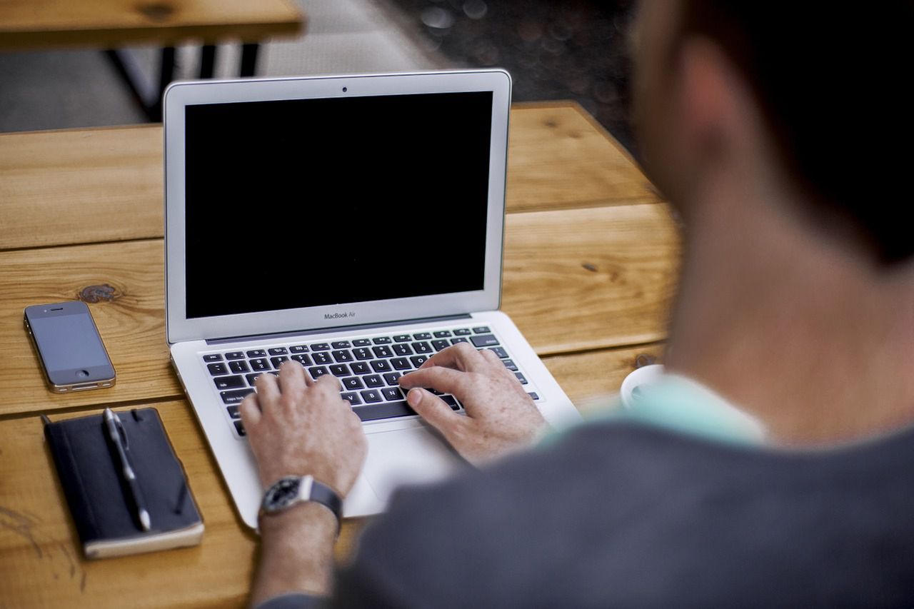 Zakładamy działalność gospodarczą przez Internet — poradnik