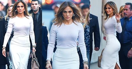 Pośladki Jennifer Lopez w białej spódnicy (ZDJĘCIA)