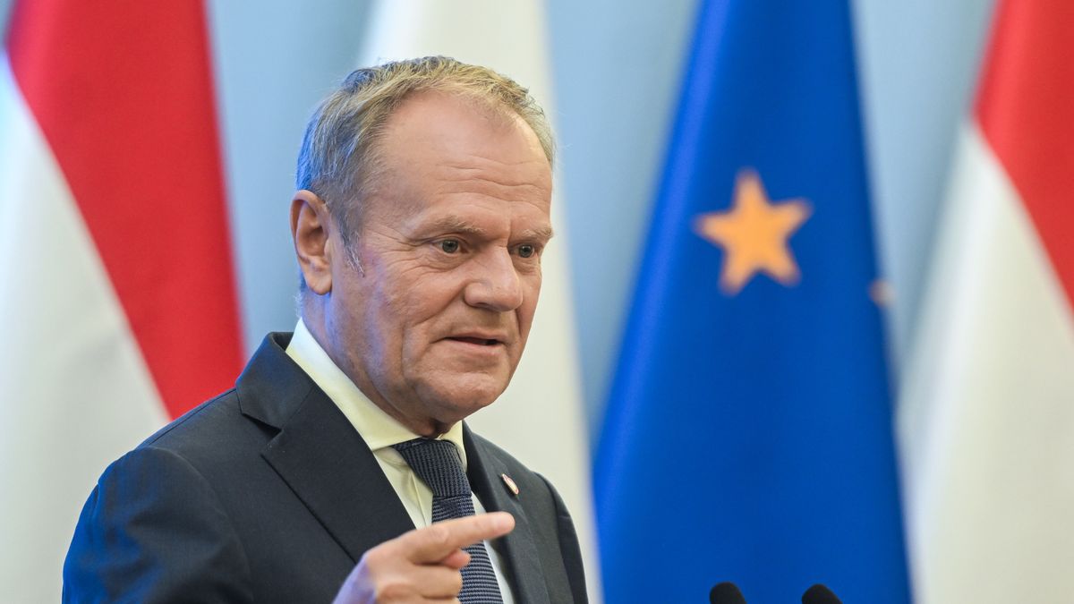 WARSAW , POLAND - JULY 07: Polish Prime Minister, Donald Tusk and the Dutch Prime Minister, Dick Schoof deliver a press statement following their meeting in Warsaw, Poland on July 07 2025. (Photo by Omar Marques/Anadolu via Getty Images)