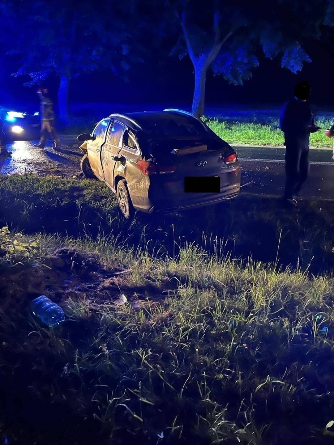 Hyundai uderzył w drzewo na ul. Zemborzyckiej