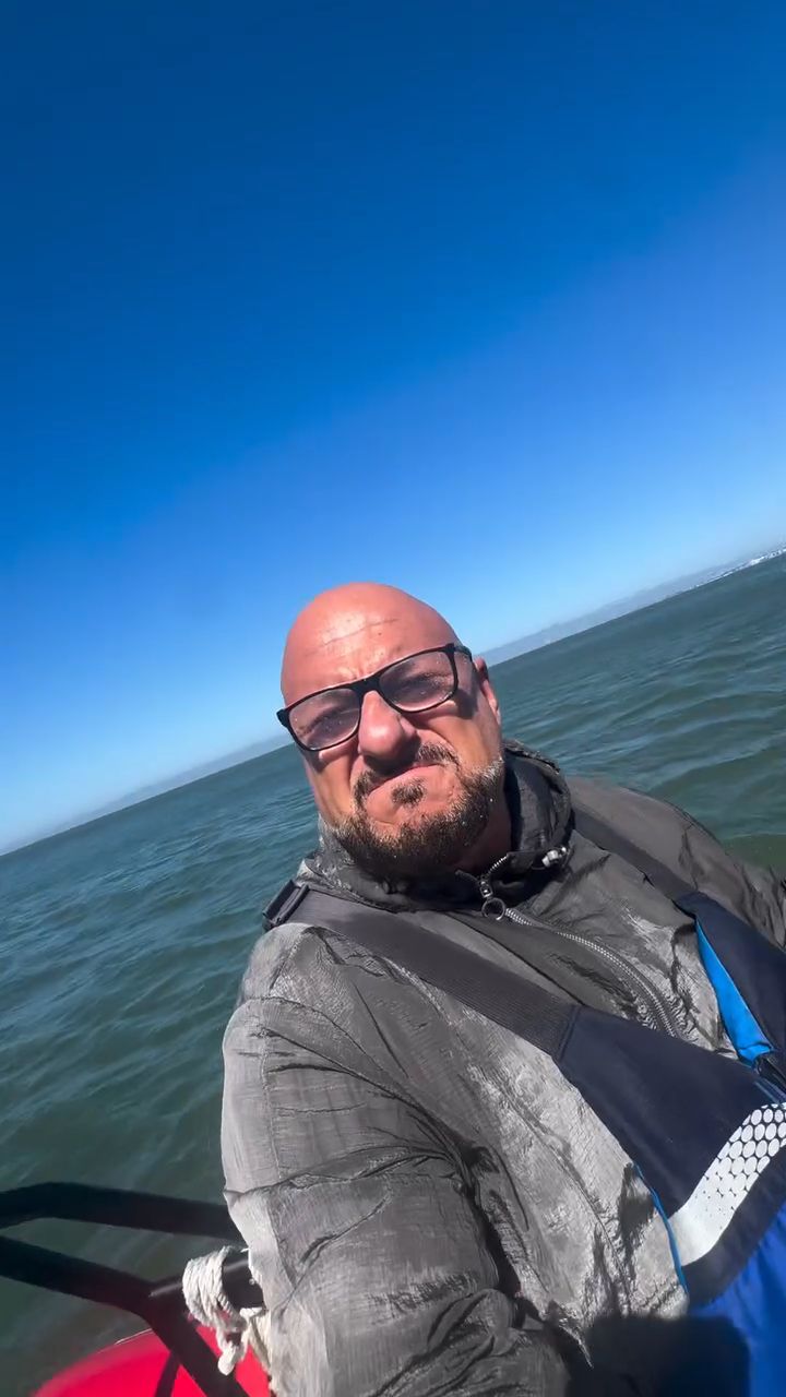 Piotr Gąsowski podczas rodzinnego rejsu w San Francisco