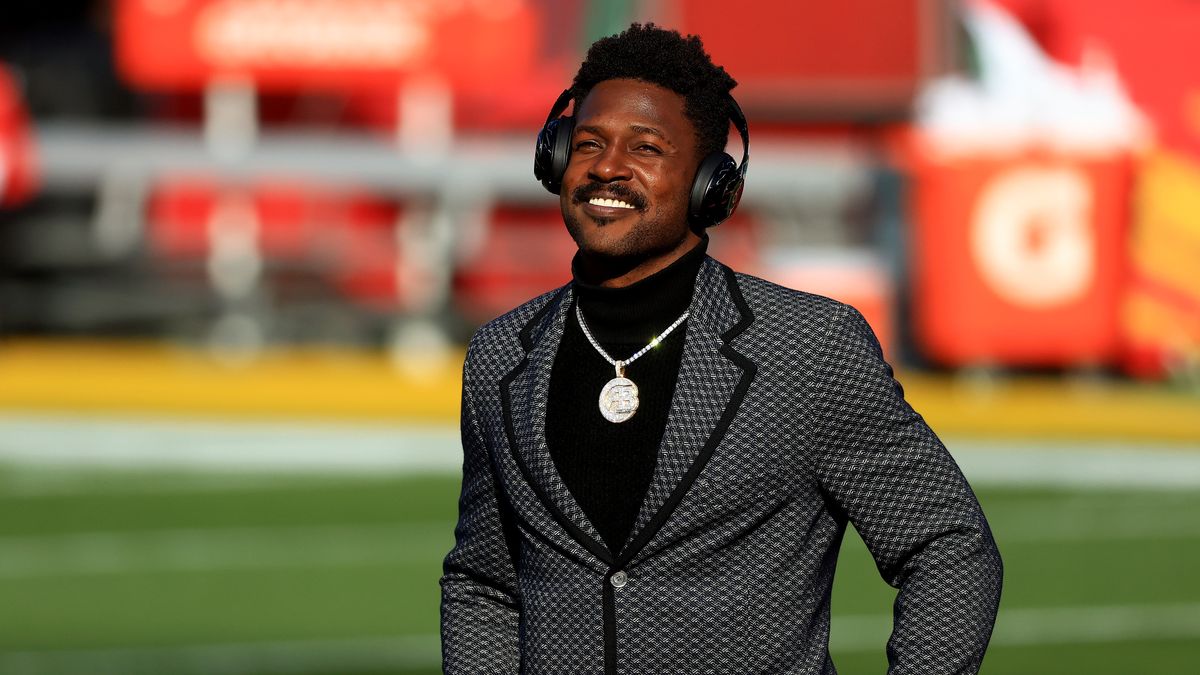 Antonio Brown posługiwał się fałszywym paszportem covidowym 