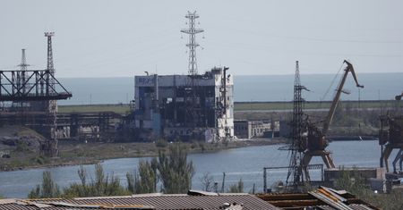 Rosjanie chcą wywieźć zboże i stal z Mariupola. Widać to na zdjęciach satelitarnych