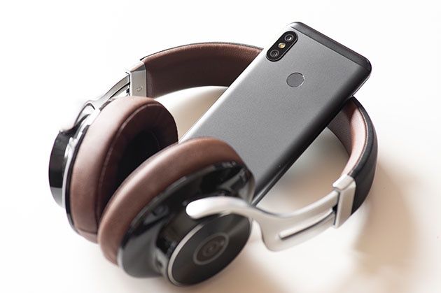 Xiaomi Mi A2 Lite - ze słuchawkami Bluetooth