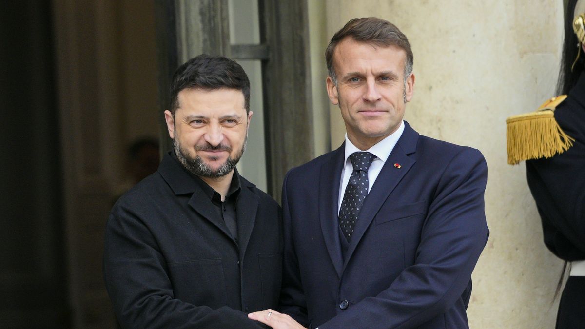 Wołodymyr Zełenski z Emmanuelem Macronem