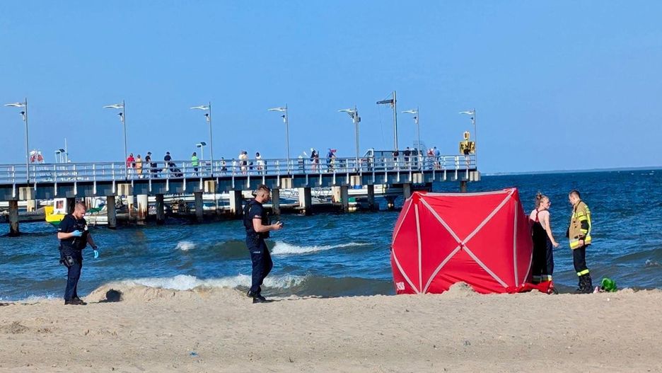 Zwłoki 78-latka na plaży w Mechelinkach