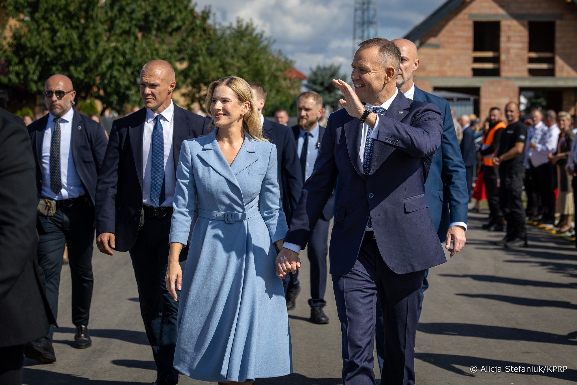 Marta Nawrocka postawiła na błękit