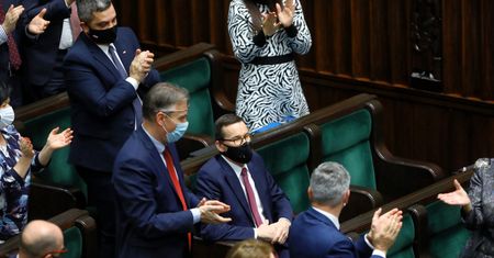 5 tys. zł podwyżki. Rząd wymyślił sprytny trik