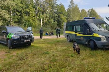Próba wejścia na Łotwę. Migrantom towarzyszyli uzbrojeni mężczyźni