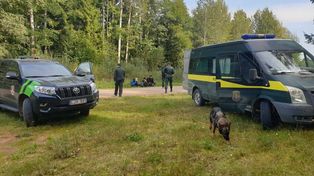 Próba wejścia na Łotwę. Migrantom towarzyszyli uzbrojeni mężczyźni