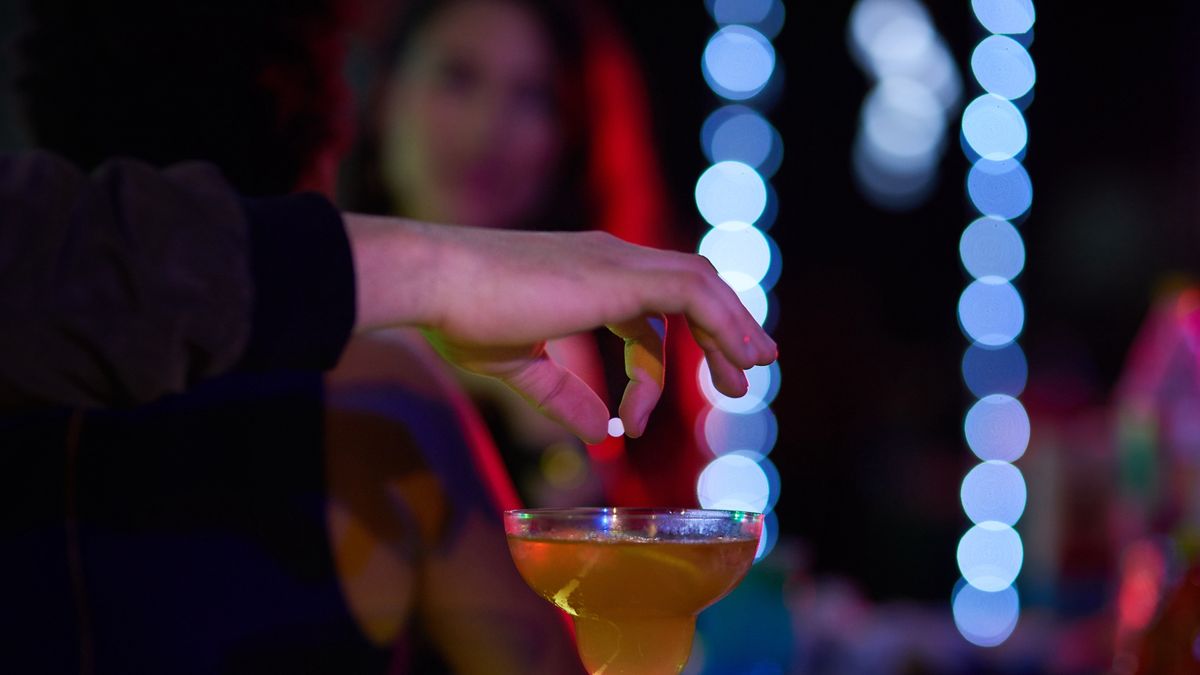 Policja rozbija grupę oszustów pracujących w klubach "go-go"