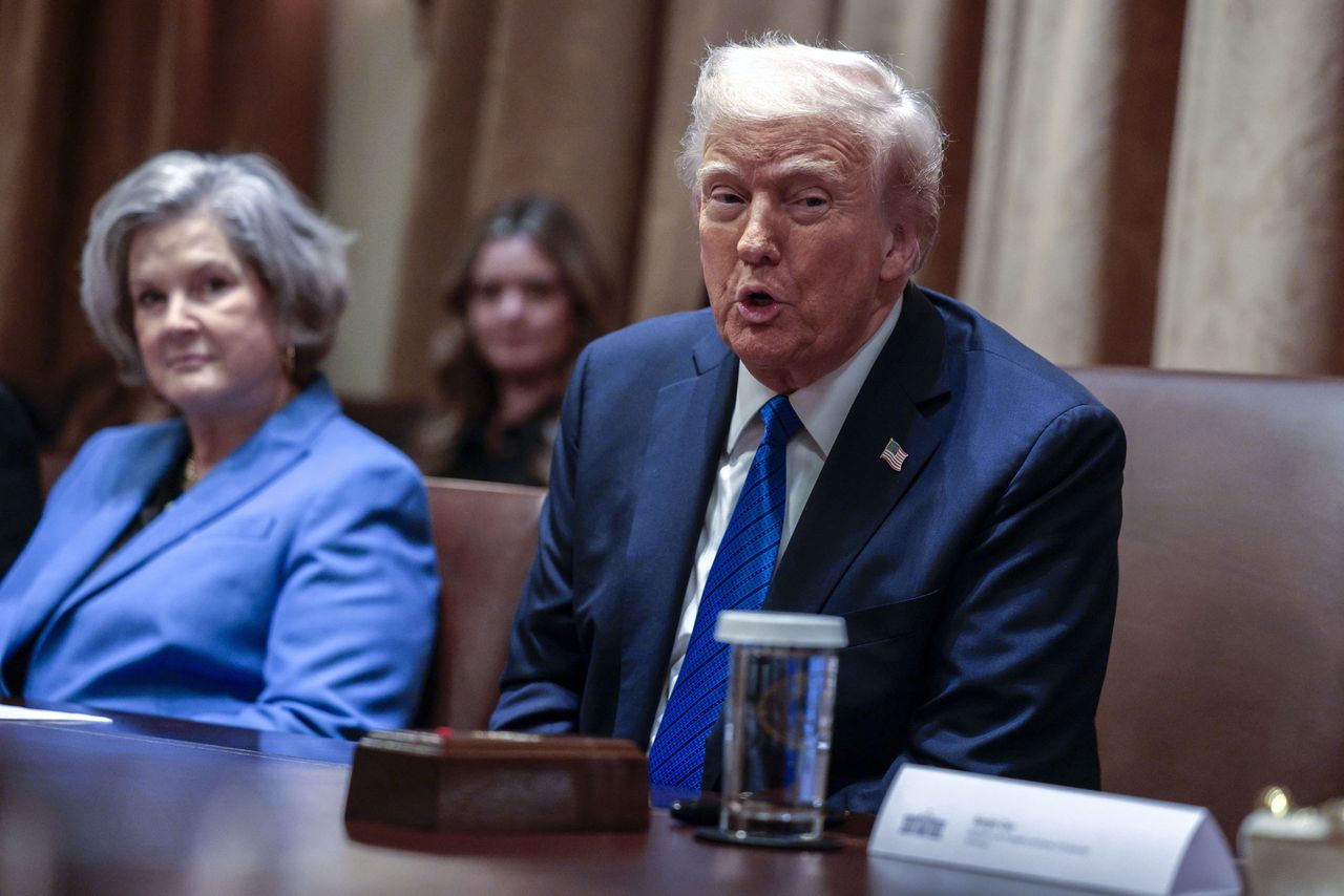 Wall Street w cieniu decyzji Trumpa. Rozważają cięcia etatów