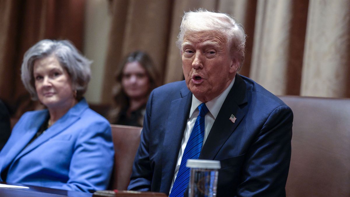 Wall Street w cieniu decyzji Trumpa. Rozważają cięcia etatów