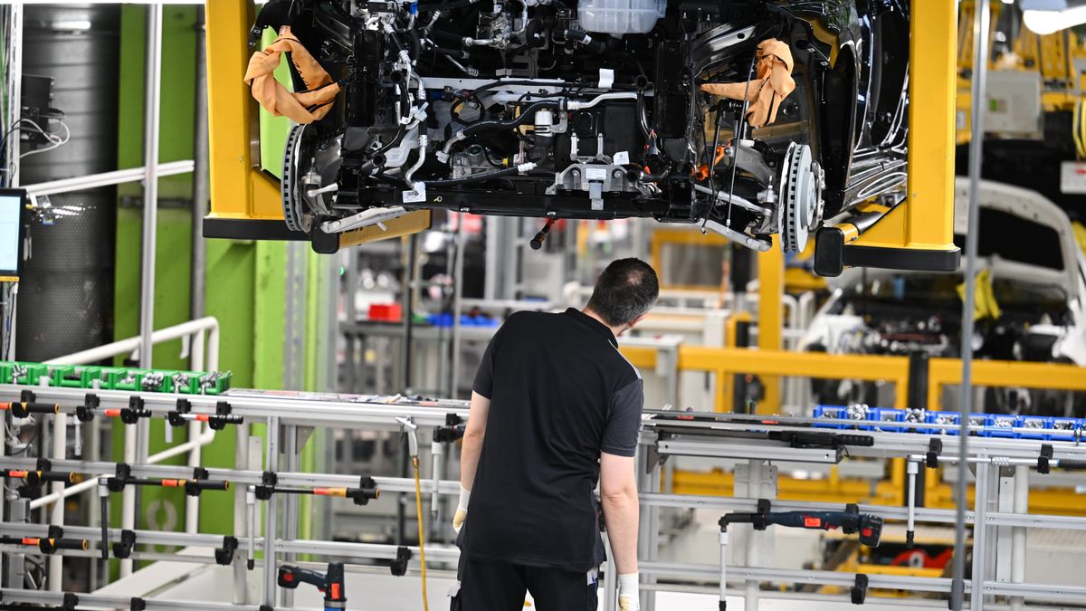 RASTATT, GERMANY - JUNE 4: Workers assemble fully electric and hybrid versions of the new Mercedes-Benz CLA sedan at the Mercedes-Benz assembly plant on June 4, 2025 in Rastatt, Germany. Negotiations between American and European Union representatives over tariffs are continuing. The German automotive industry, which exports heavily to the USA, is especially exposed to any punitive tariffs of the Trump administration. (Photo by Florian Wiegand/Getty Images)