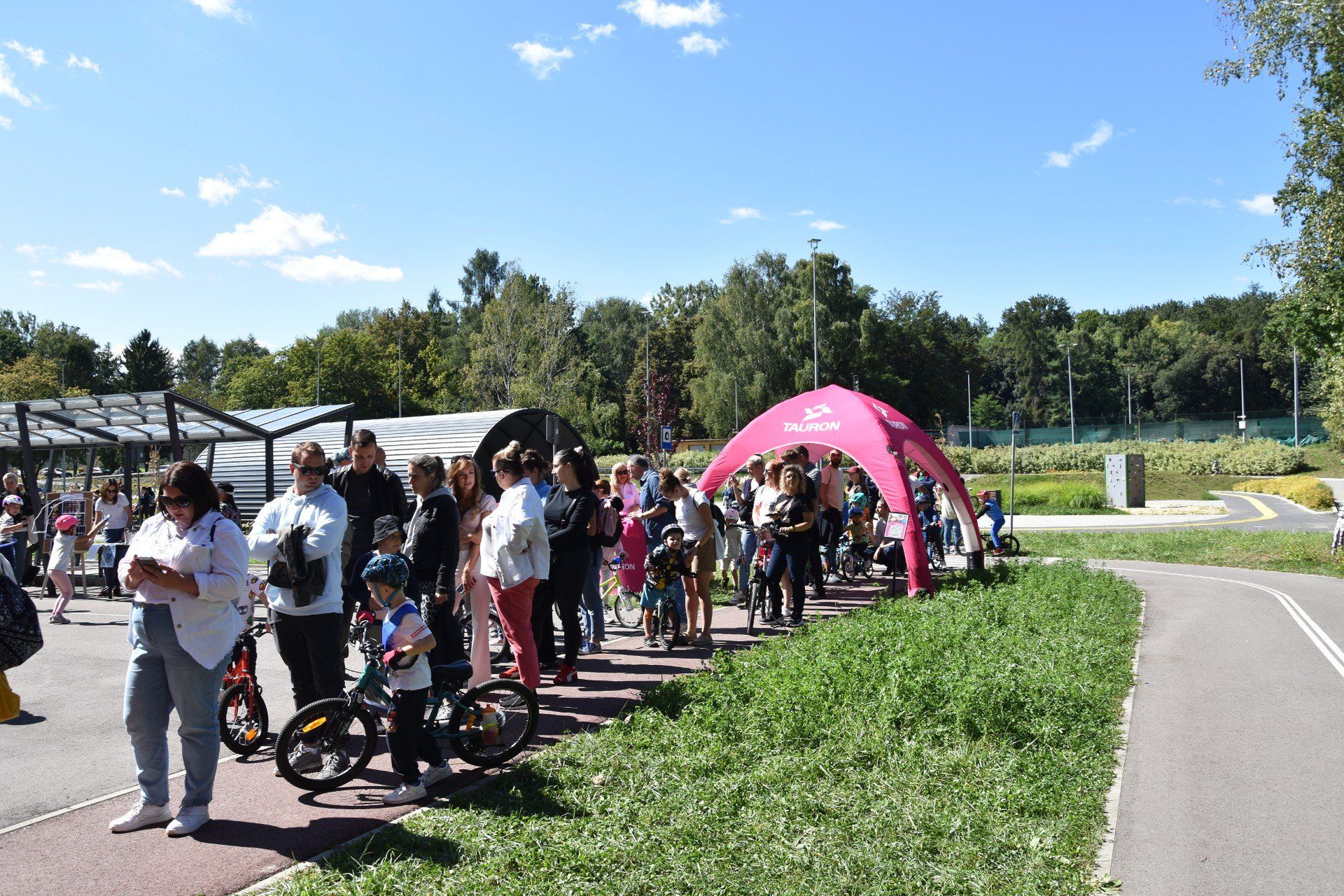 Rowerowa niedziela w Parku Śląskim. Ponad 200 dzieci pojawiło się na starcie
