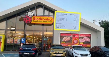 Aż krzyknął do żony. Ledwo co wyszli z Biedronki