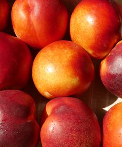 Zjedz nektarynkę! Jakie właściwości mają te owoce?