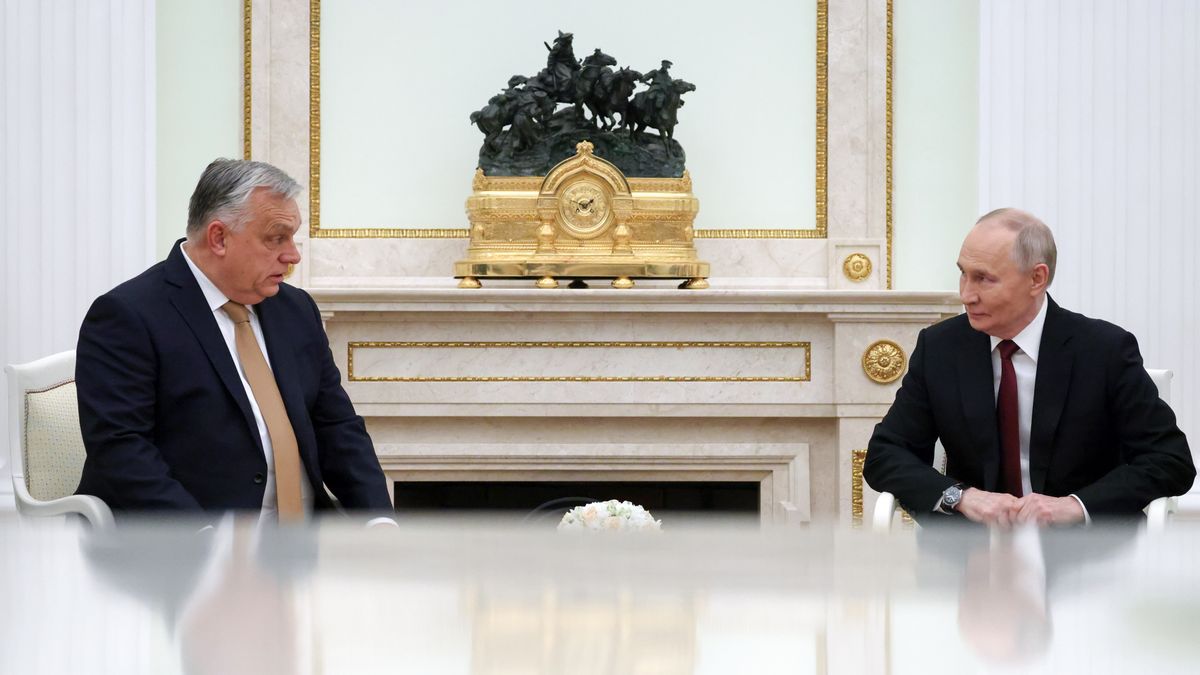 Russian President Vladimir Putin meets Hungarian Prime Minister Viktor Orban at Kremlin
epa12554672 Hungarian Prime Minister Viktor Orban (L) and Russian President Vladimir Putin attend a meeting at the Kremlin in Moscow, Russia, 28 November 2025.  EPA/VLADIMIR GERDO/SPUTNIK/KREMLIN POOL MANDATORY CREDIT 
Dostawca: PAP/EPA.
VLADIMIR GERDO/SPUTNIK/KREMLIN POOL
politics, diplomacy, Horizontal