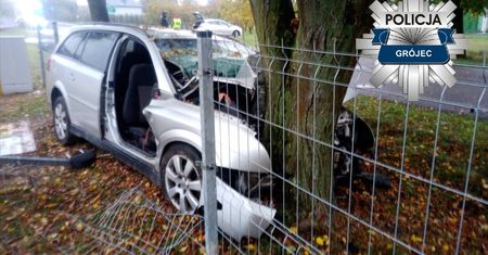 Zaborówek: Tragiczny wypadek. Dwie osoby zginęły po uderzeniu auta w drzewo