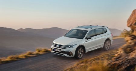 Volkswagen Tiguan Allspace doczekał się liftingu. Zmiany nie są identyczne, jak w zwykłym modelu