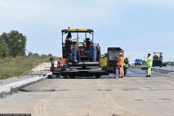 Firma porzuciła budowę drogi ekspresowej. GDDKiA żąda 106 mln zł