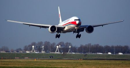 Stewardessa ostrzega. Nie wchodź w takim ubiorze do samolotu