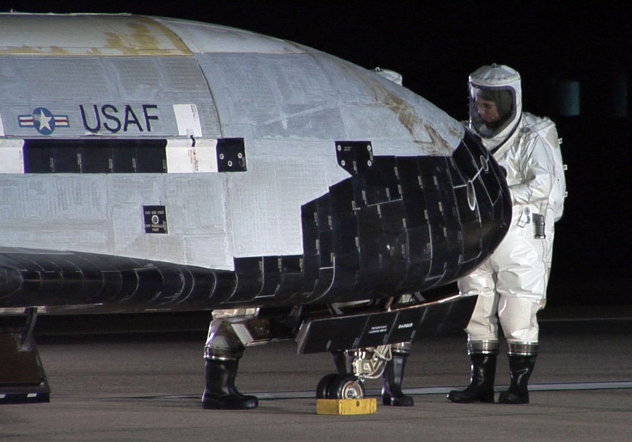 X-37B powrócił na Ziemię. Koniec misji tajnego wahadłowca Pentagonu