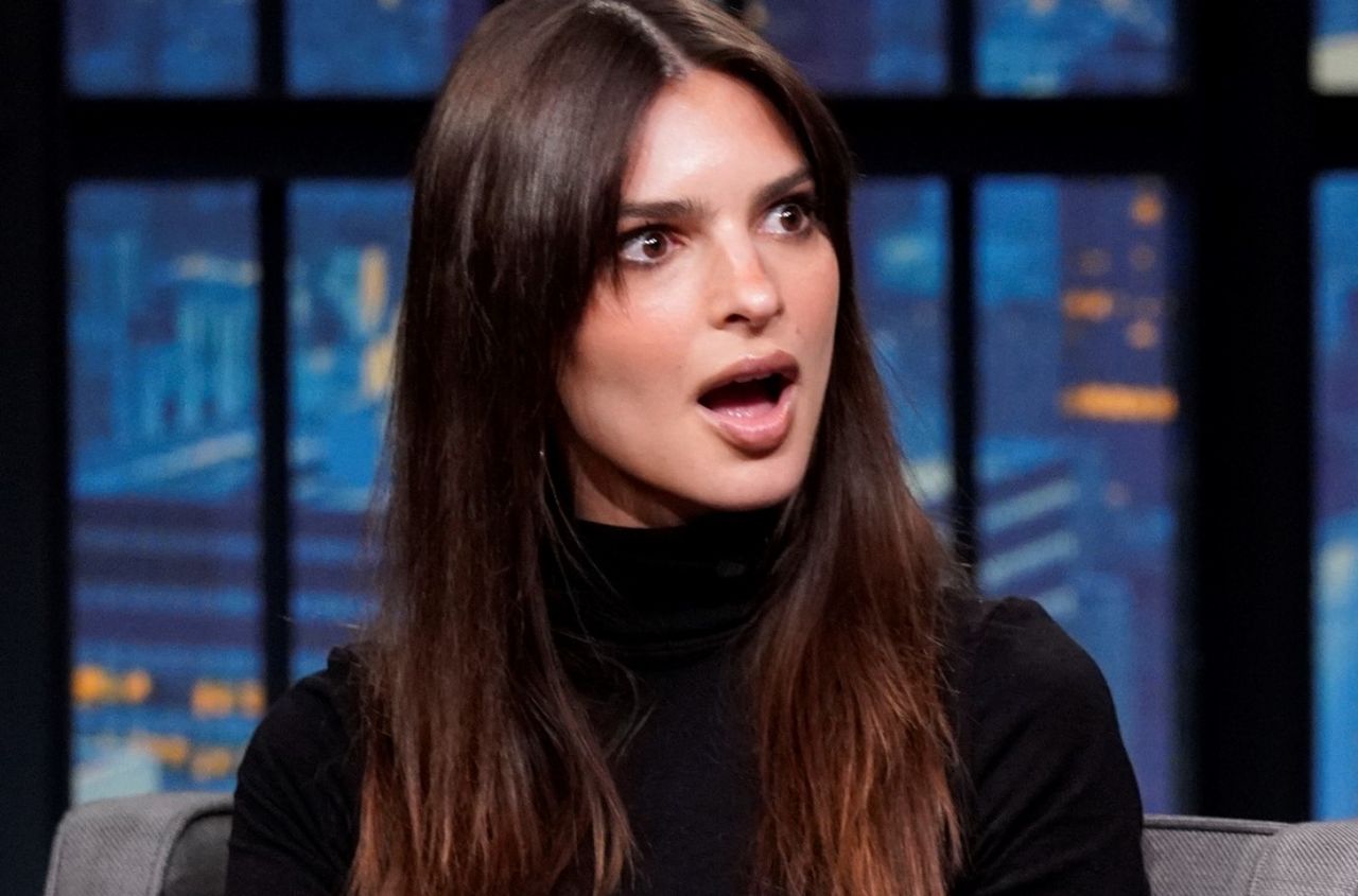 Emily Ratajkowski przywraca do łask trend lat 80.