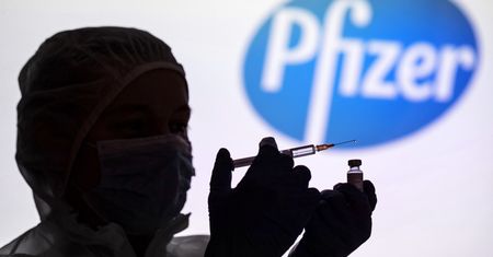 Szczepienia na COVID-19. We Wrocławiu pracują również w weekend. W poniedziałek pierwsze osoby otrzymają drugą dawkę