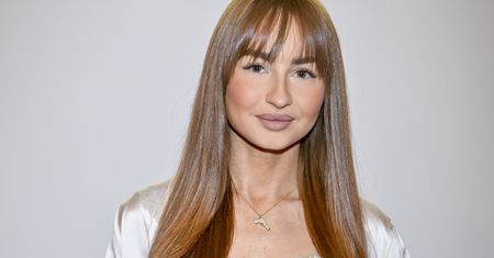 Angelika Mucha kusi na ściance modowego wydarzenie. Powiedzieć, że ubrała się skąpo, to jak nie powiedzieć nic