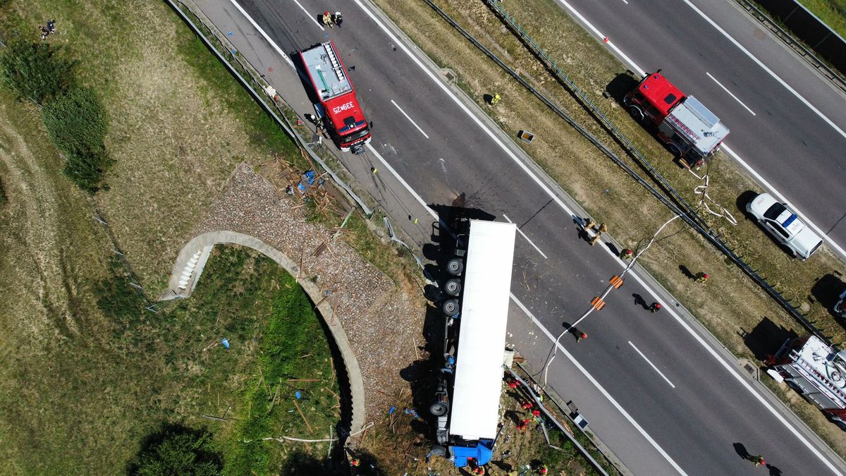 Tragiczny wypadek na S-12. Nie żyje jedna osoba