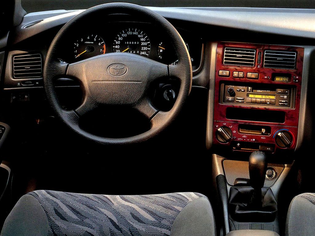Toyota Carina 8