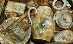 Skrzynia ze skarbem znaleziona na terenie budowy kąpieliska w Ochli