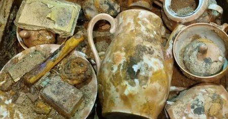 Skrzynia ze skarbem znaleziona na terenie budowy kąpieliska w Ochli