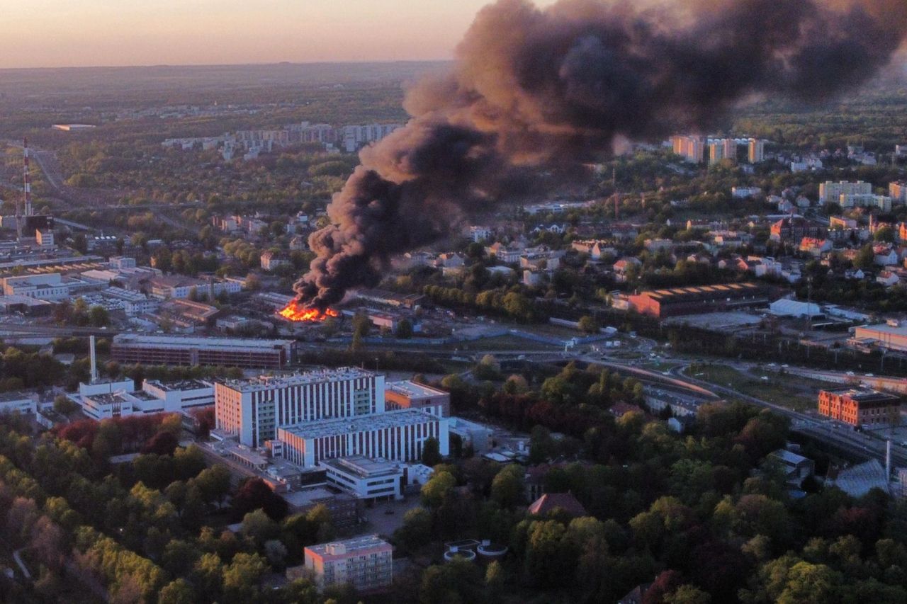 Kłęby dymu nad Gliwicami. Skomplikowana akcja gaśnicza