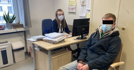 Warszawa. Policjanci z Mokotowa zatrzymali… Brzęczyszykiewicza. Amator batoników, starych filmów i wódki