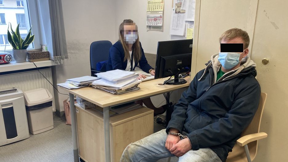 Warszawa. Awantura pod sklepem na Mokotowie. Nietrzeźwy złodziej ukradł batoniki i bronił łupu jak lew