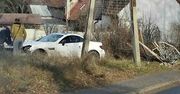 Zielona Góra. 18‑latek mercedesem wypadł z drogi i uderzył w ogrodzenie