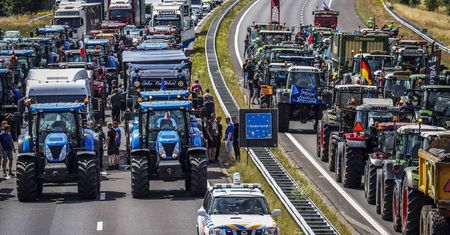 Rolnicy starli się z policją. Burmistrz holenderskiego miasta ogłasza stan nadzwyczajny