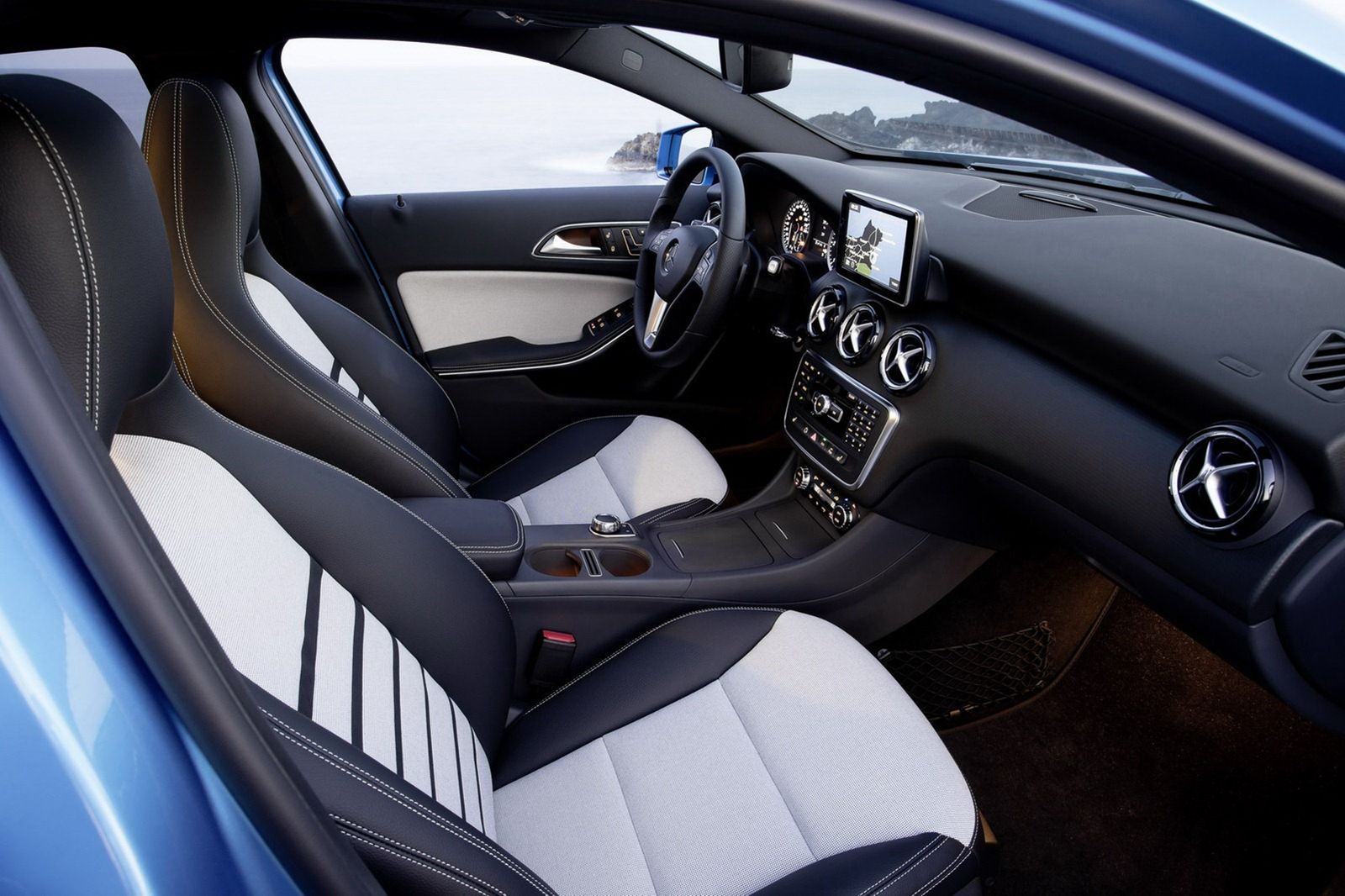 Mercedes-Benz klasy A (W176) - obszerna galeria prosto od producenta 101