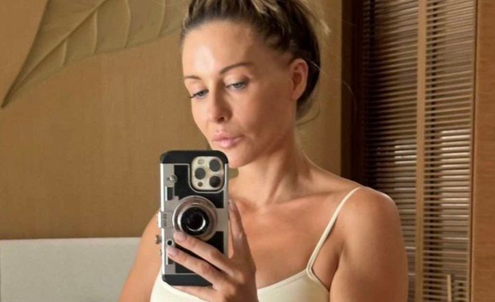 Małgorzata Rozenek flaunts a six pack in a skimpy bikini