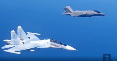 Włoskie F-35A przechwyciły nad Bałtykiem rosyjski Su-30SM