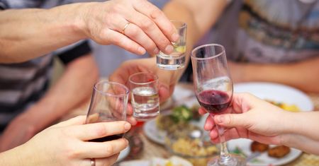Zatrucie alkoholowe: objawy, leczenie i zapobieganie. Jak skutecznie złagodzić skutki kaca?
