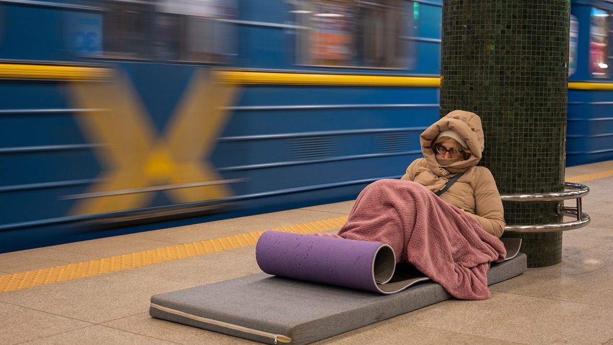 Mieszkańcy Kijowa uciekają z miasta.