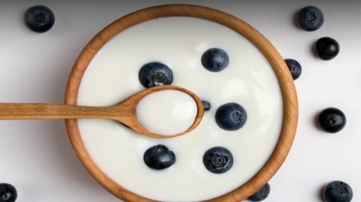 Jogurt naturalny powinien zawierać jedynie mleko i bakterie 