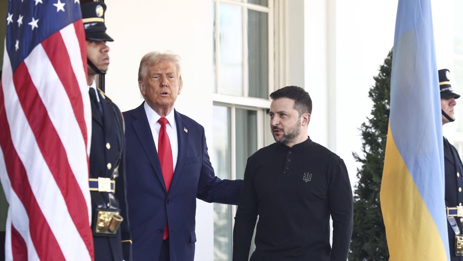 President Trump Meets Ukraine President Zelensky in Washington
President Donald Trump greets Ukraine President Volodymyr Zelensky at the White House in Washington DC on Friday, February 28, 2025. Trump and Zelensky are expected to discuss options for U.S. support for Ukraine's security and establishing a joint economic fund.    Photo by Jim Lo Scalzo/UPI
 Photo via Newscom
Dostawca: PAP/Newscom
JIM LO SCALZO
Volodymyr Zelensky, Volodymyr Zelenskyy