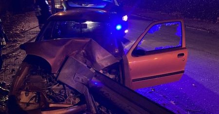 Ostrowiec: Samochód uderzył w przydrożną barierę