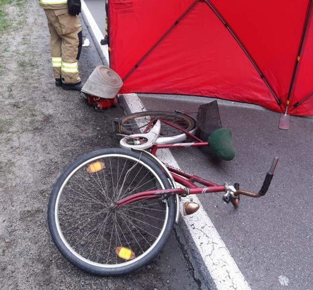 Tragiczny wypadek z udziałem rowerzysty. Za kierownicą auta mieszkaniec regionu (zdjęcia)