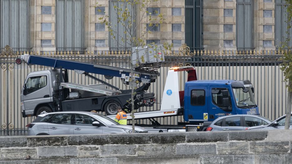 Są kolejne zatrzymania w sprawie kradzieży klejnotów z Luwru.