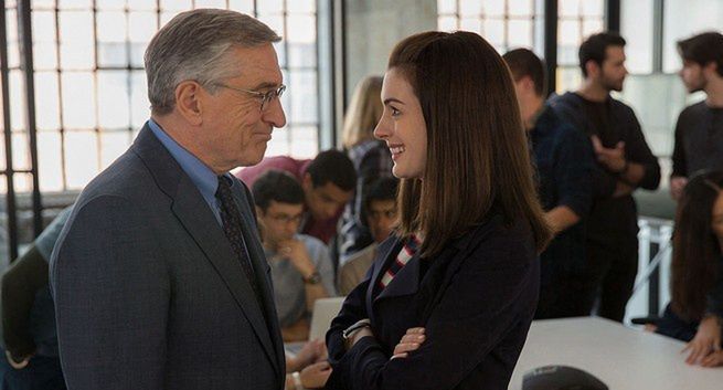 Anne Hathaway i Robert De Niro w filmie "The Intern" (wideo)